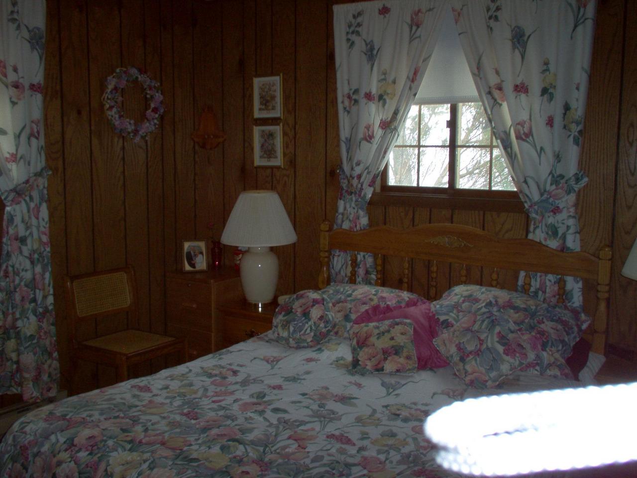 Edinburg Bushkill, PA 18324 - Photo 3 of 8 Bed room