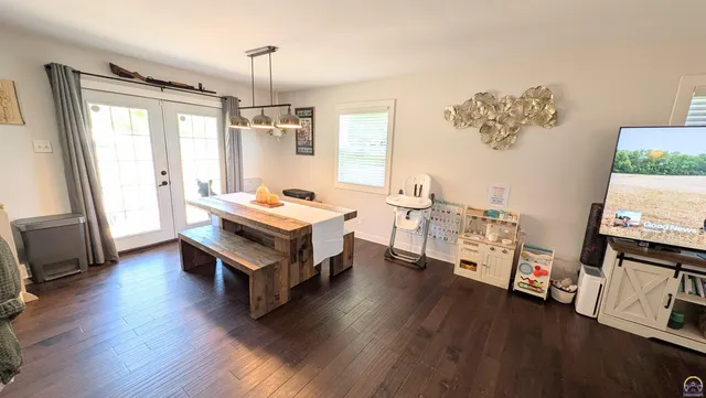 $302,900 | 11501 Highway 4, Ozawkie, KS 66070