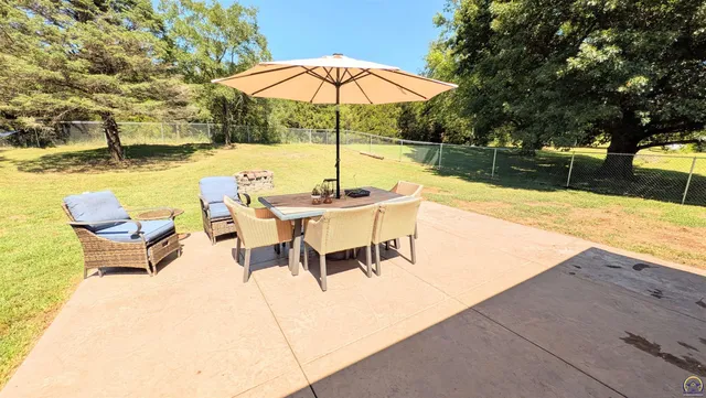 $302,900 | 11501 Highway 4, Ozawkie, KS 66070