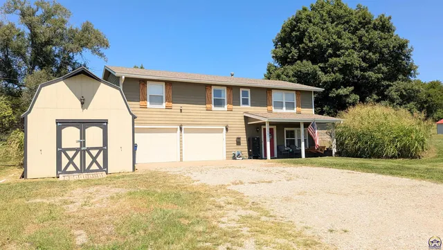 $297,000 | 11501 Highway 4, Ozawkie, KS 66070