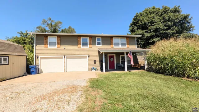 $297,000 | 11501 Highway 4, Ozawkie, KS 66070