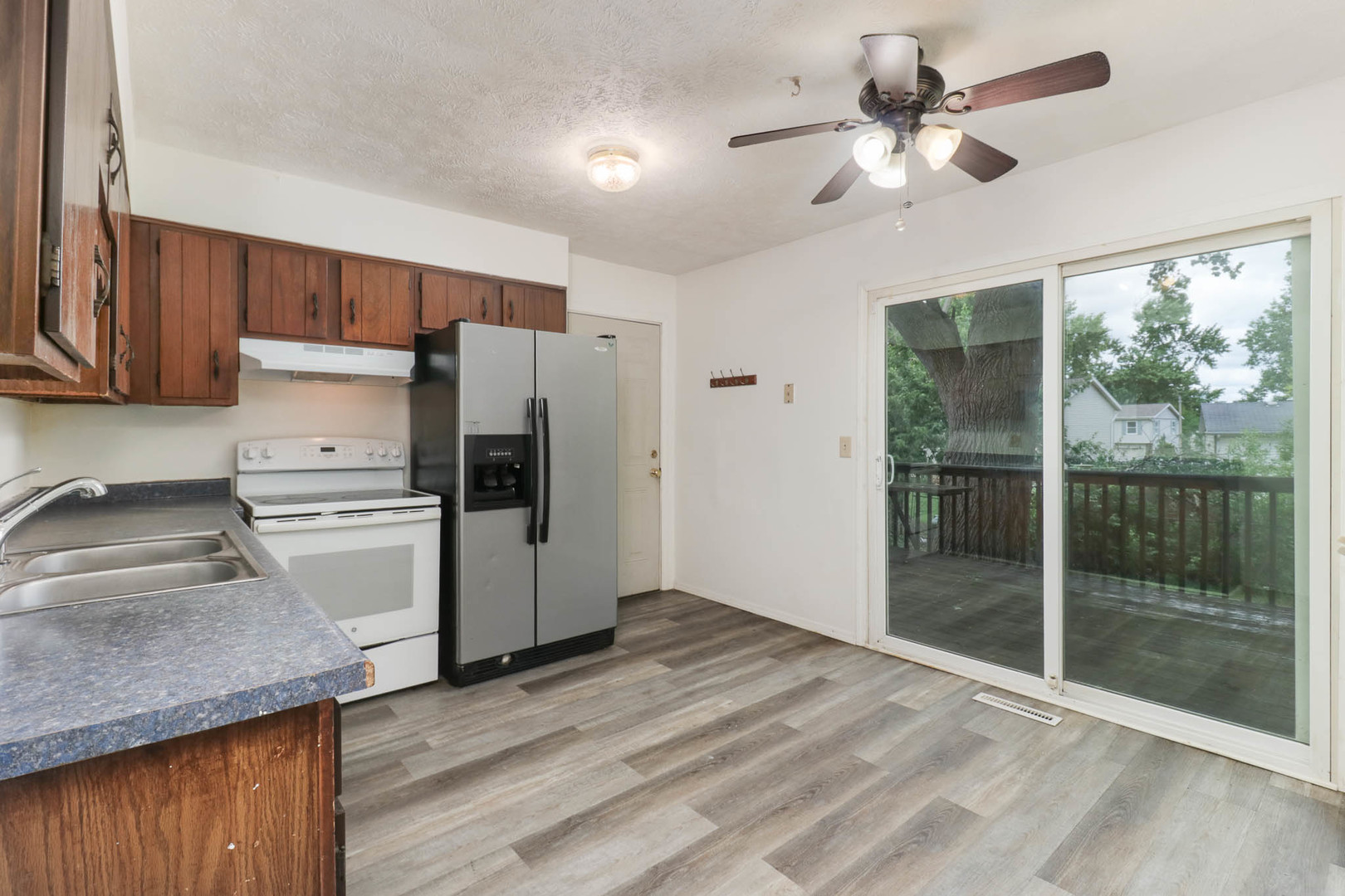 1528 North Hershey Road Bloomington, IL 61704 - Photo 6 of 34