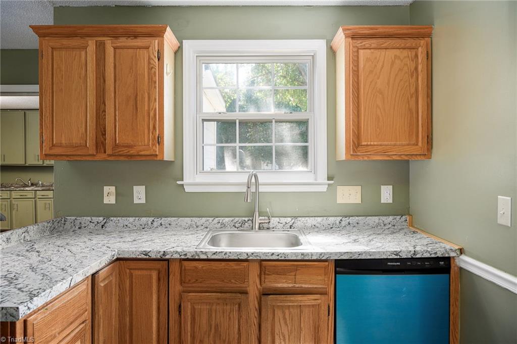 3650 Single Leaf Court High Point, NC 27265 - Photo 10 of 37