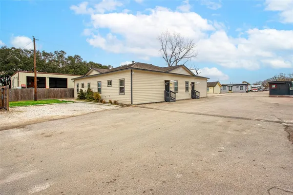 $1,450 | 14310 Sweeney Road, Houston, TX 77060