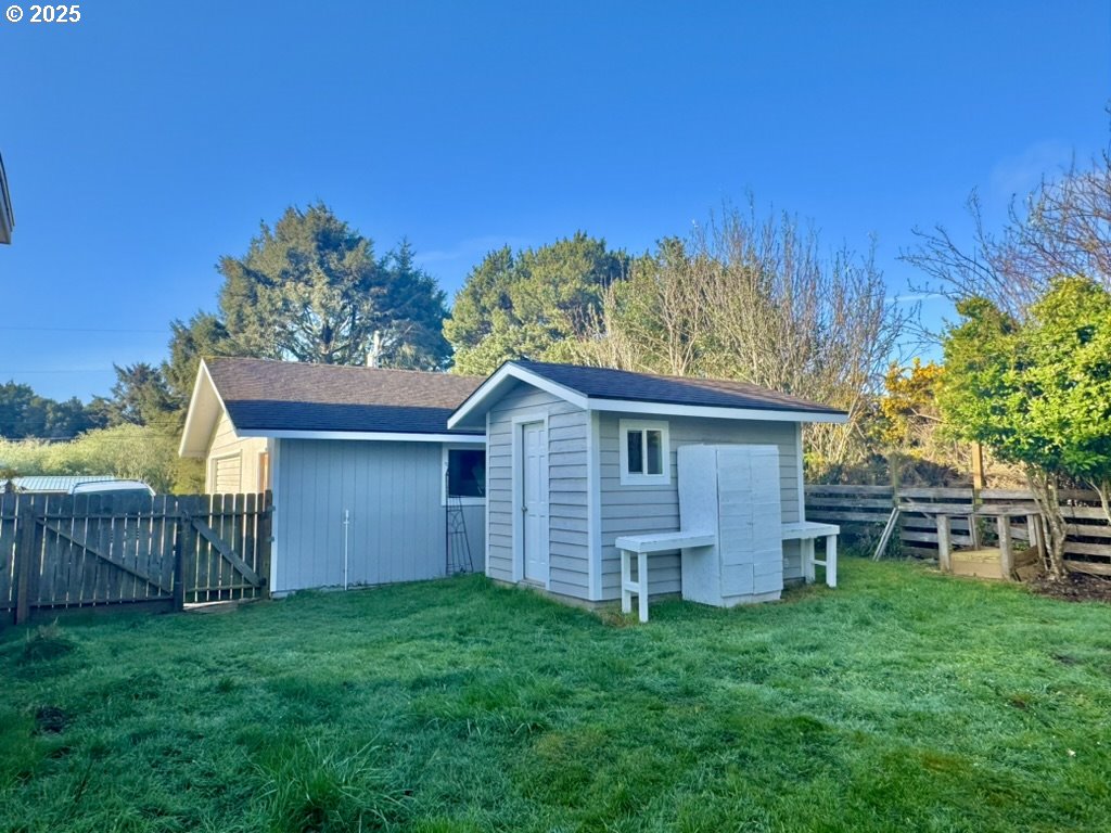 55042 Franklin Road Bandon, OR 97411 - Photo 29 of 42 Gallery Image 29