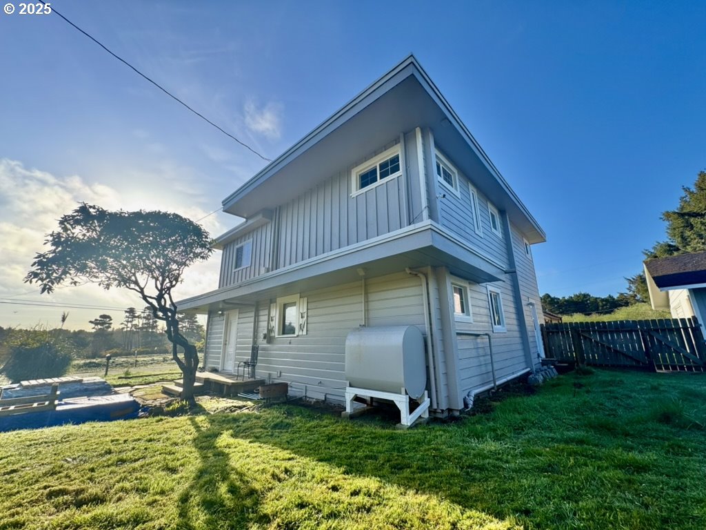 55042 Franklin Road Bandon, OR 97411 - Photo 4 of 42 Gallery Image 4