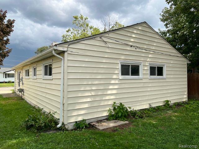 985 Kettering Avenue Pontiac, MI 48340 - Photo 4 of 5