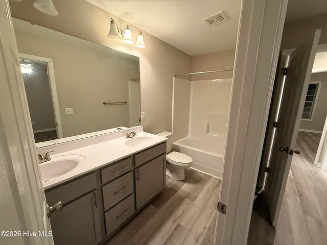 $1,600 | 337 South Pointe Drive, Unit B, Winterville, NC 28590