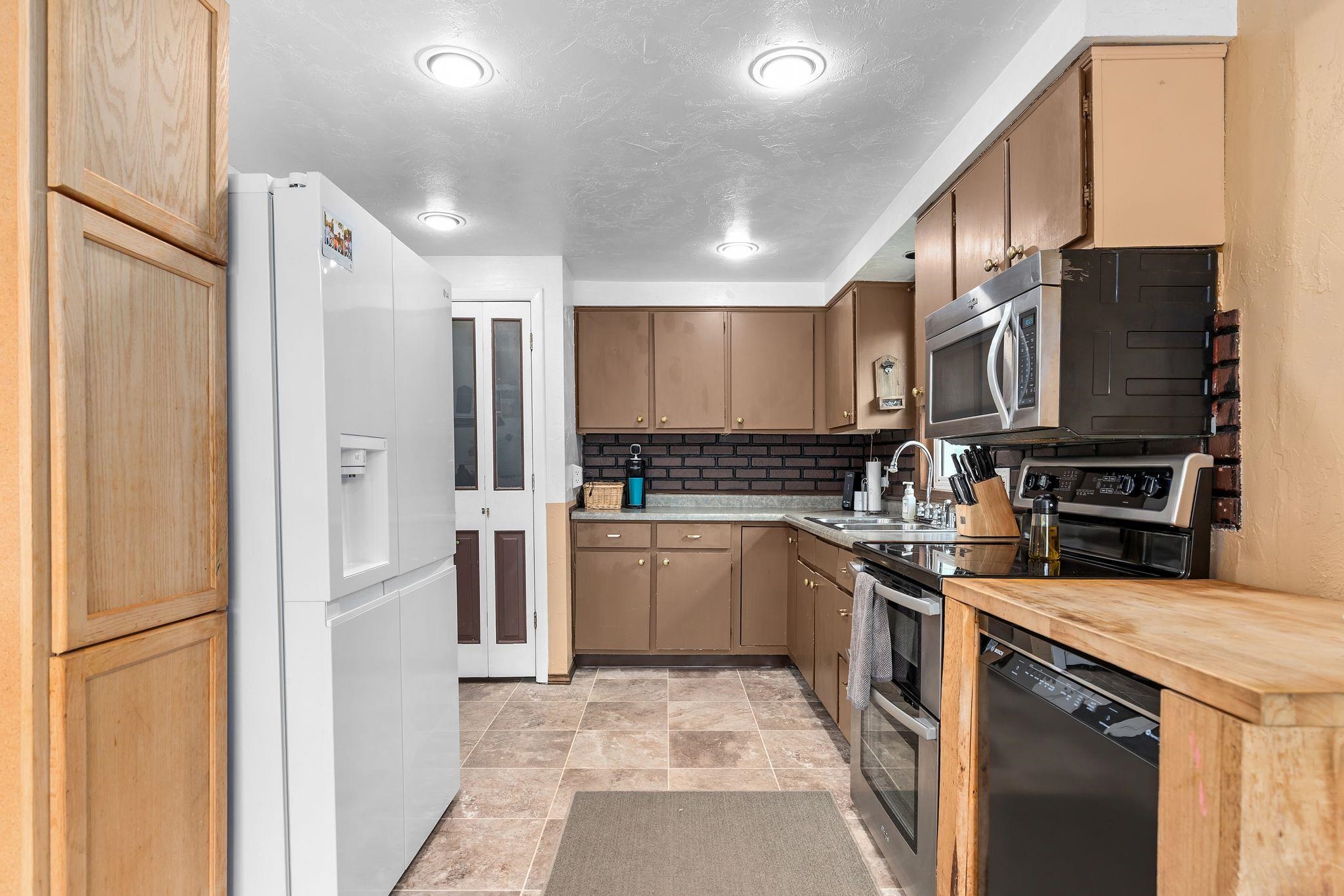 2402 South Madison Street Appleton, WI 54915 - Photo 15 of 36