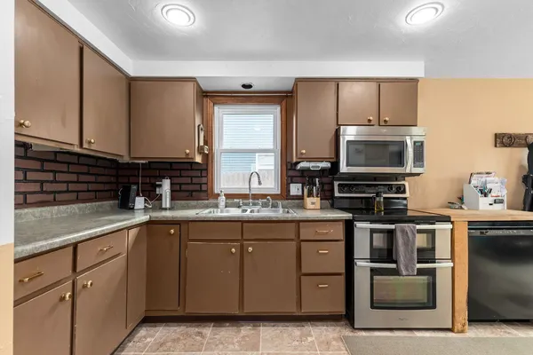 $360,000 | 2402 South Madison Street, Appleton, WI 54915