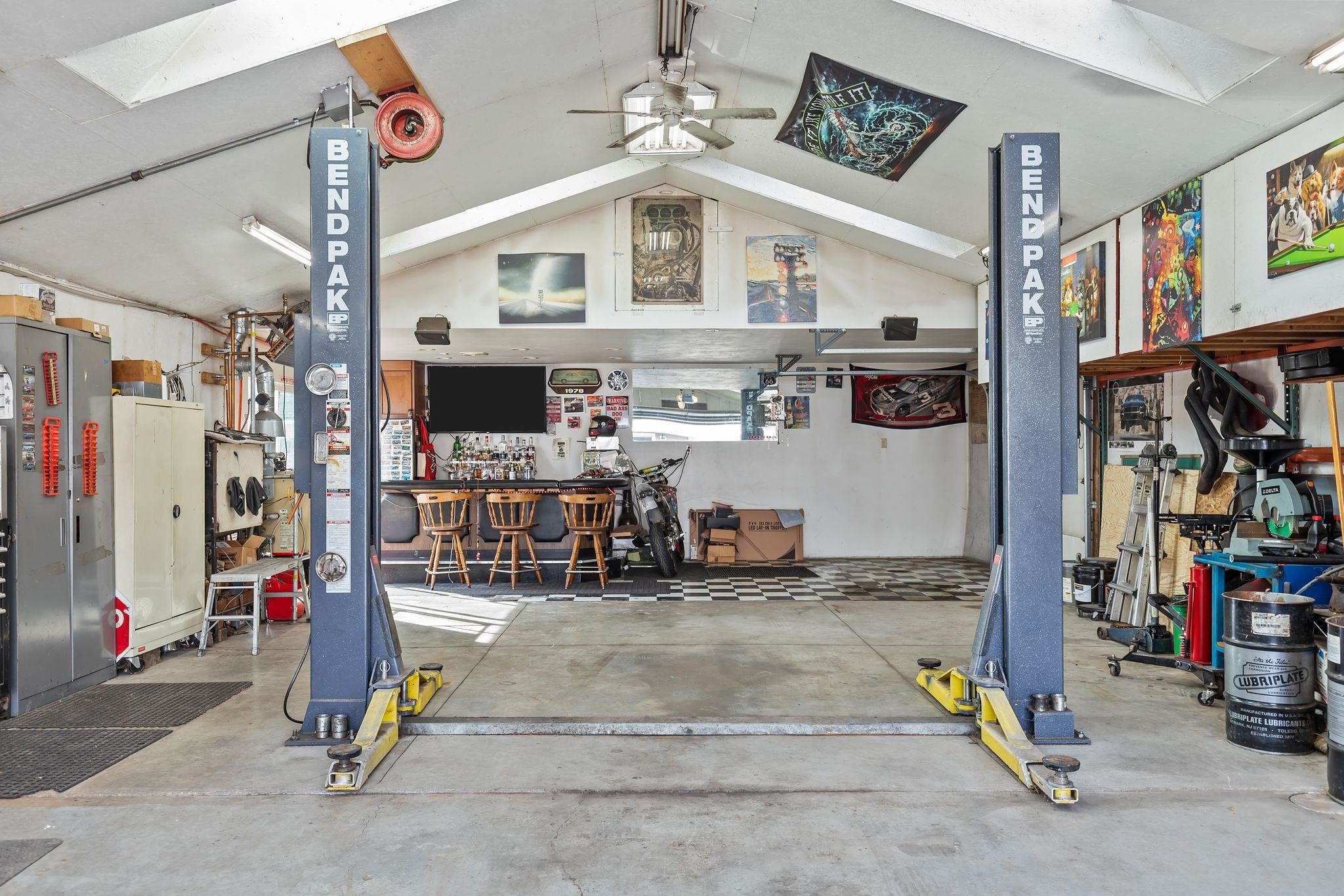 2402 South Madison Street Appleton, WI 54915 - Photo 8 of 36