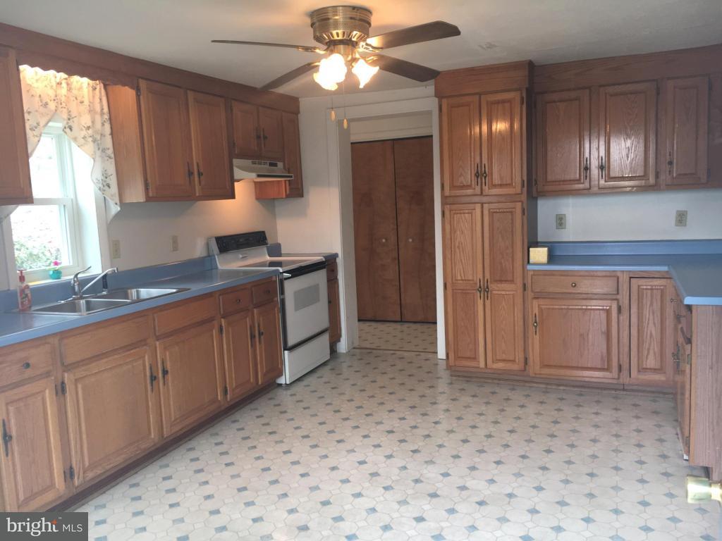 636 Trail Road North Elizabethtown, PA 17022 - Photo 2 of 26 Gallery Image 2