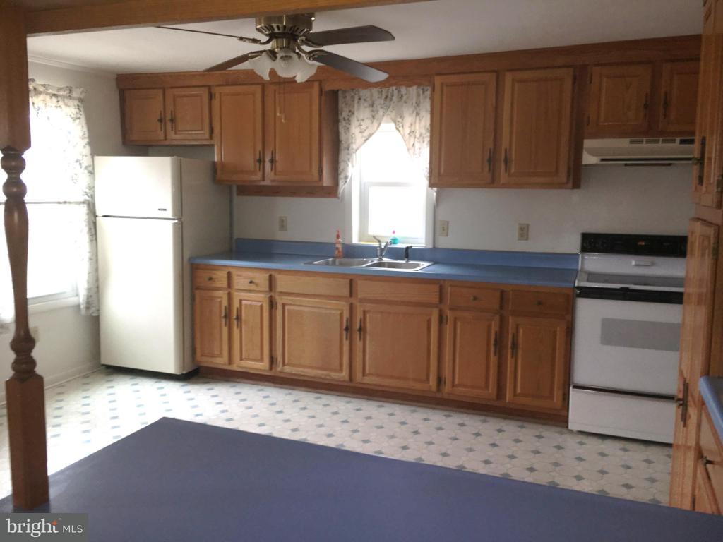 636 Trail Road North Elizabethtown, PA 17022 - Photo 3 of 26 Gallery Image 3