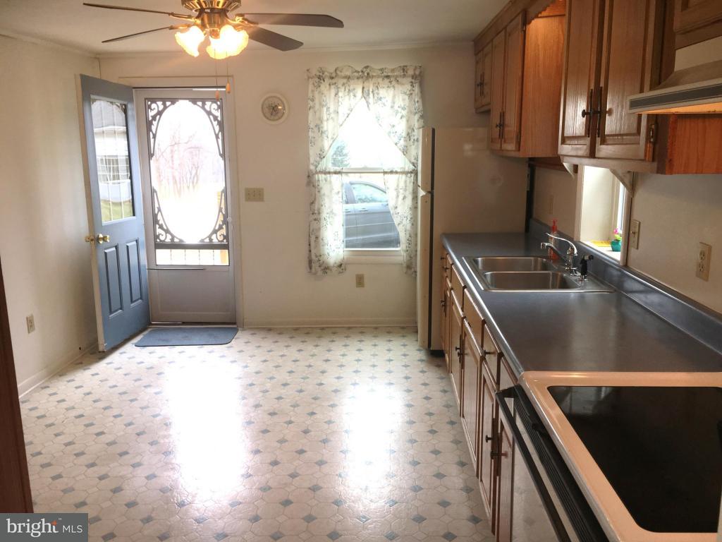 636 Trail Road North Elizabethtown, PA 17022 - Photo 4 of 26 Gallery Image 4