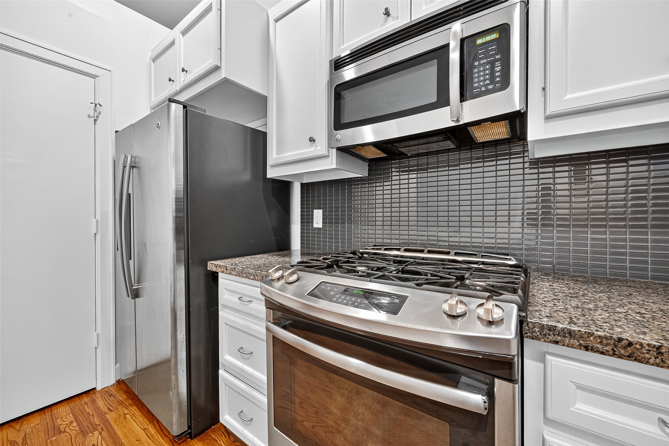 2710 Hullsmith Drive, Unit 1303 Houston, TX 77063 - Photo 8 of 25 a stove top oven sitting inside of a kitchen