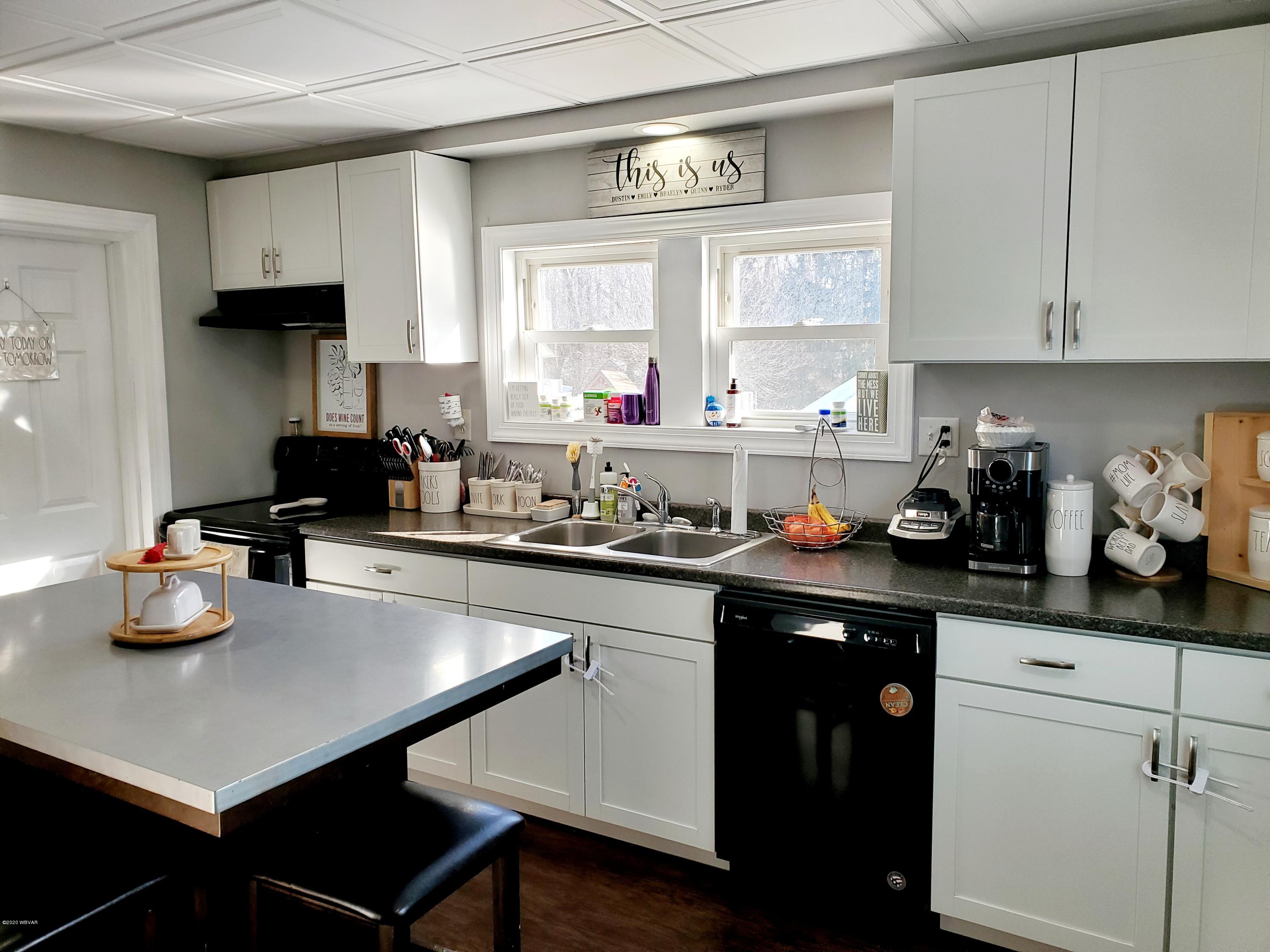 107 Valley Road Williamsport, PA 17702 - Photo 7 of 20 kitchen