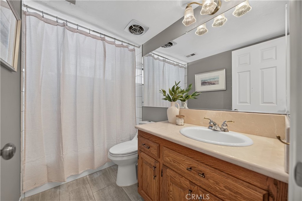 11521 Wembley Road Los Alamitos, CA 90720 - Photo 28 of 62 Guest full Bathroom