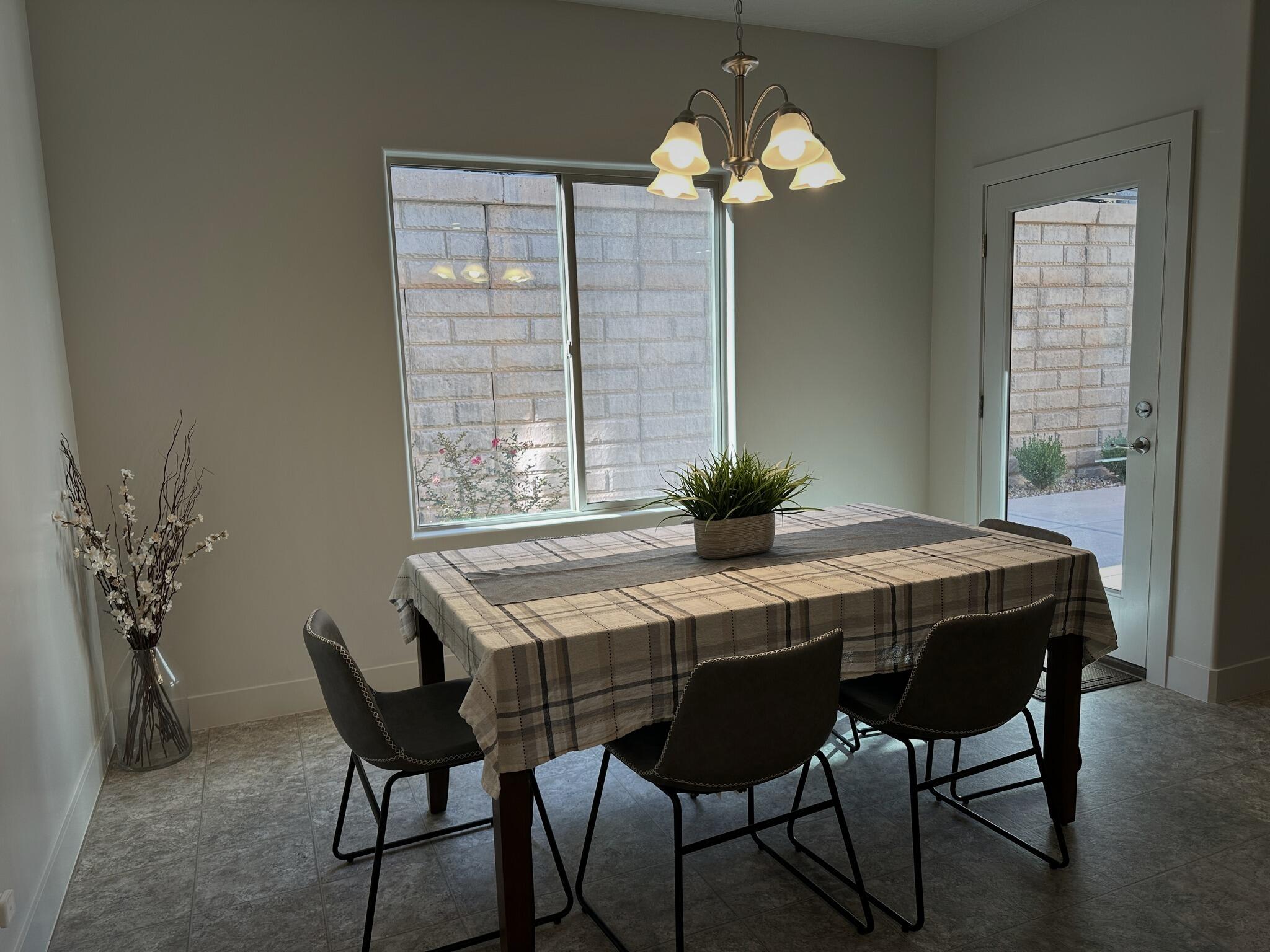 528 Riverbed Drive Washington, UT 84780 - Photo 7 of 26 Dining_Area_and_Patio_Door_vignette