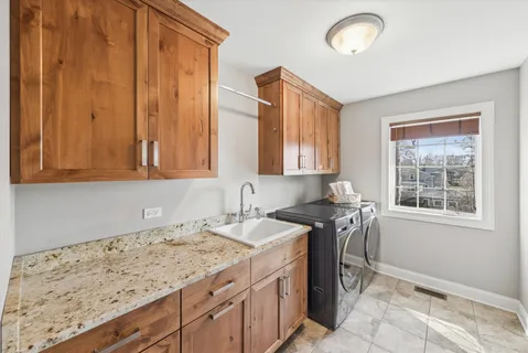 $1,085,000 | 369 West Grove Street, Lombard, IL 60148