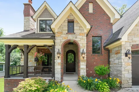 $1,085,000 | 369 West Grove Street, Lombard, IL 60148