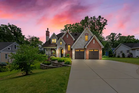 $1,085,000 | 369 West Grove Street, Lombard, IL 60148