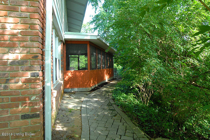 5710 Apache Road Louisville, KY 40207 - Photo 29 of 36 SideView