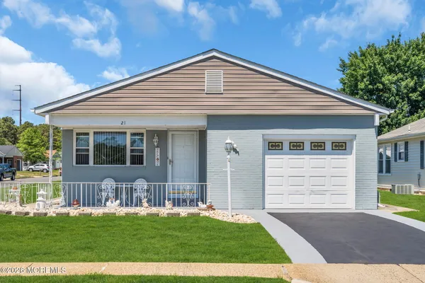 $355,000 | 21 Camrose Street, Toms River, NJ 08757