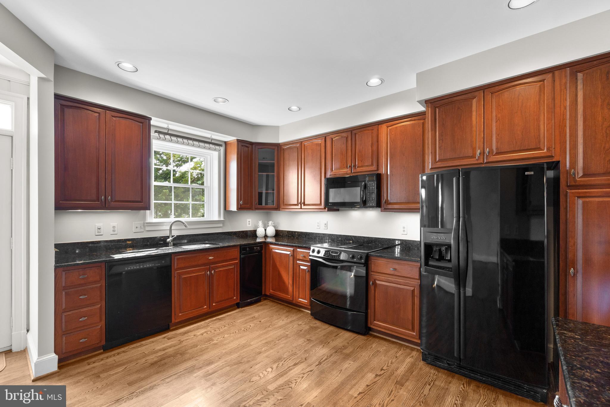 8016 Quarry Ridge Way Bethesda, MD 20817 - Photo 22 of 57 Kitchen