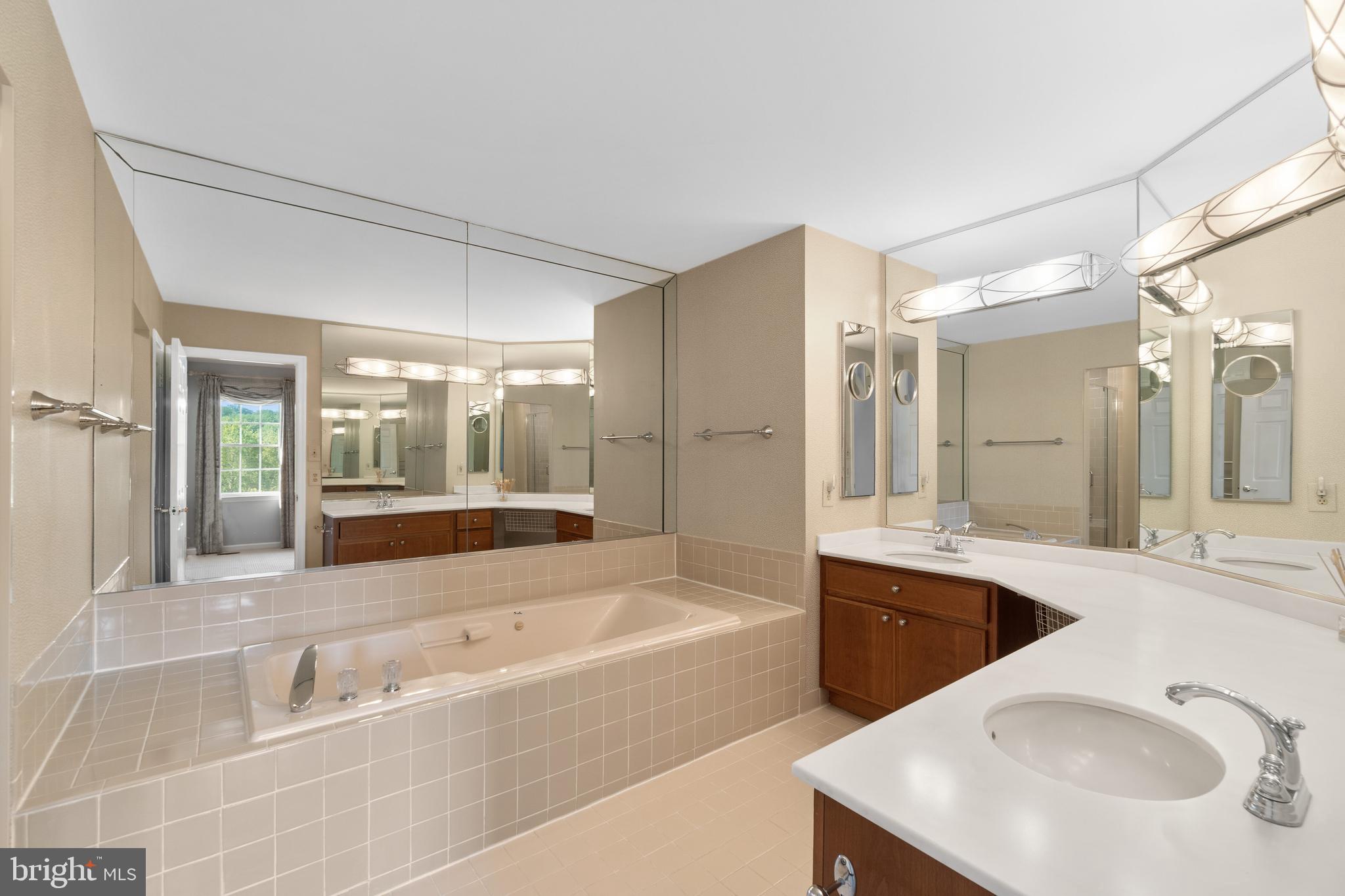 8016 Quarry Ridge Way Bethesda, MD 20817 - Photo 40 of 57 Primary Bathroom