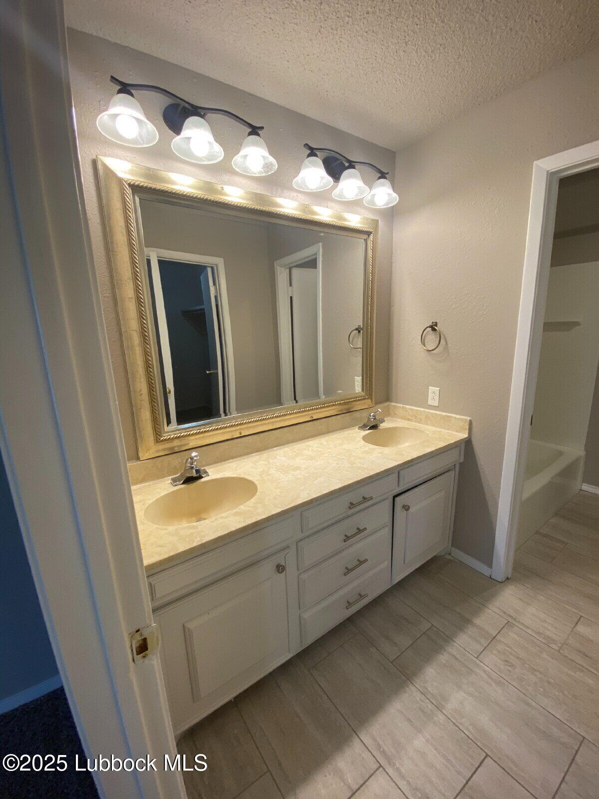 3204 65th Street, Unit B Lubbock, TX 79413 - Photo 9 of 18 9