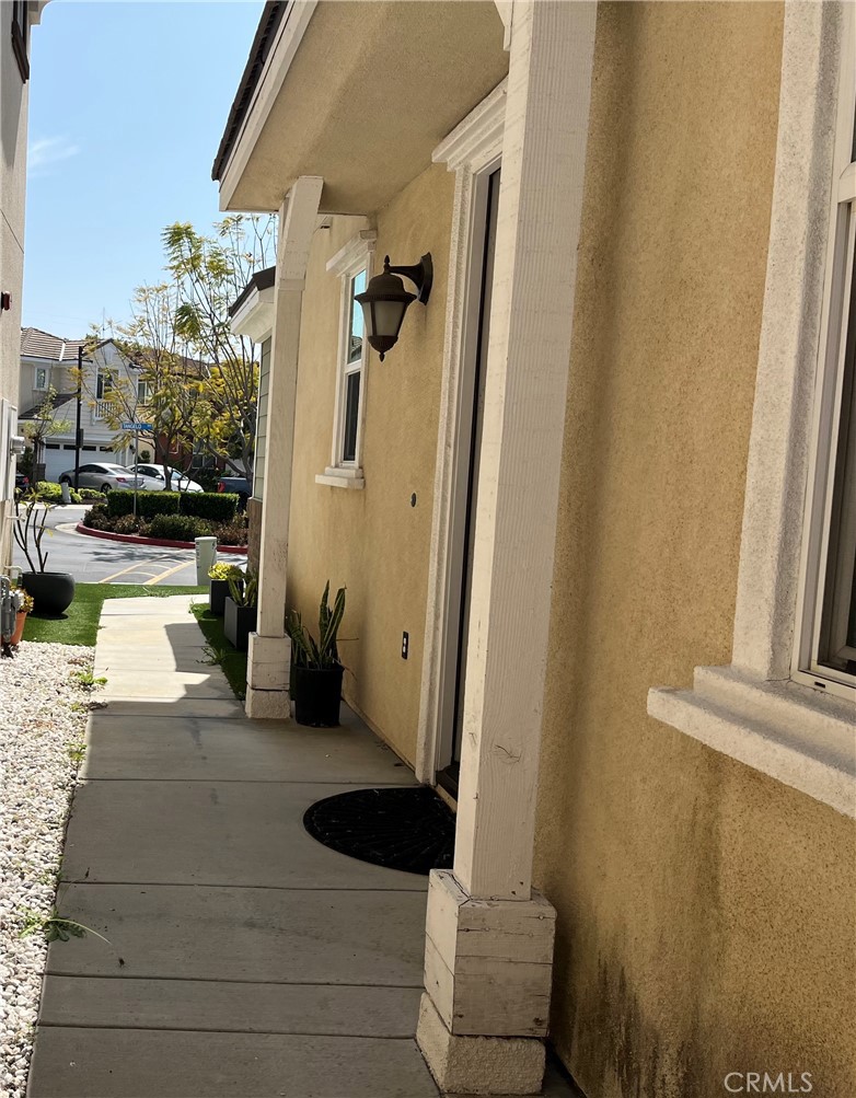 736 Tangelo Way Fullerton, CA 92832 - Photo 32 of 36 a view of a living room