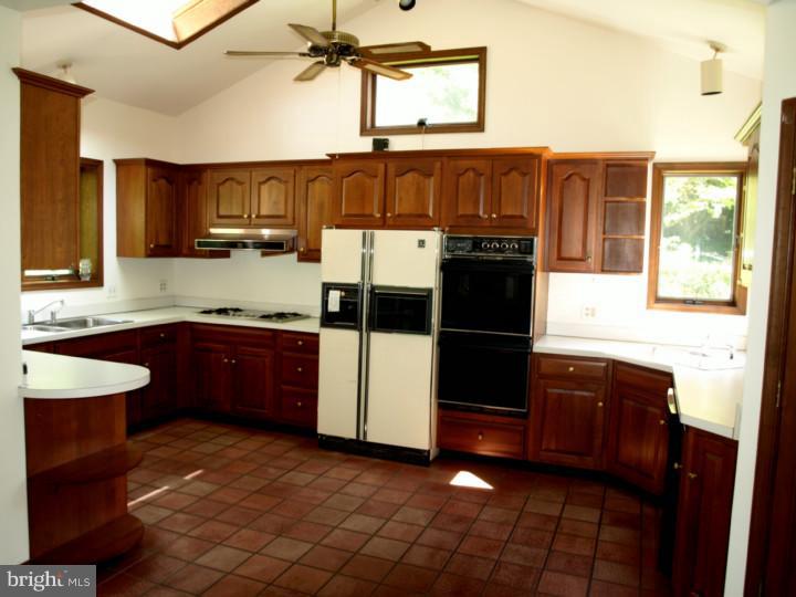 701 Eagle Road Wayne, PA 19087 - Photo 10 of 24 Kitchen