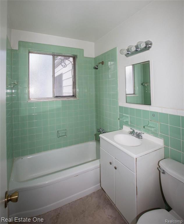 24553 Flower Avenue Eastpointe, MI 48021 - Photo 11 of 18