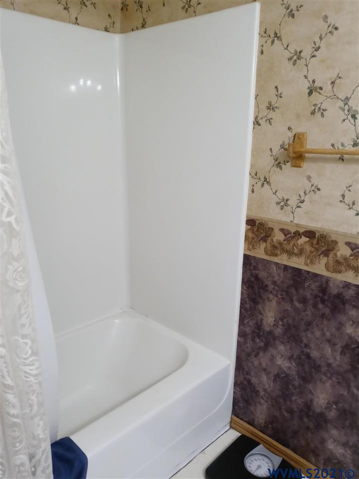 122 Walker Road Lebanon, OR 97355 - Photo 11 of 21 Gallery Image 11