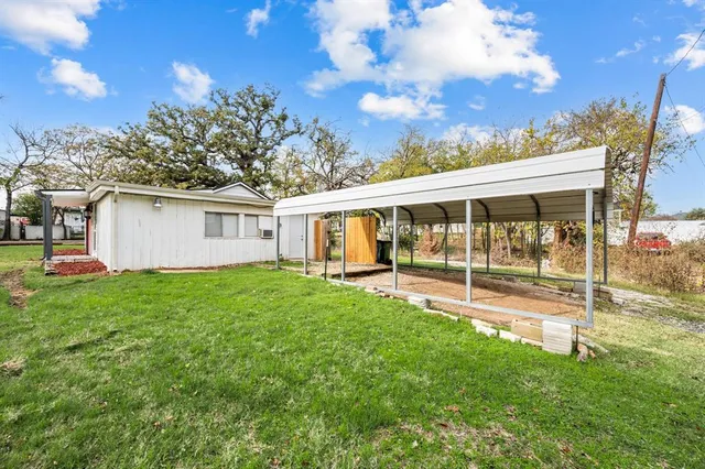 a view of a house with a backyard