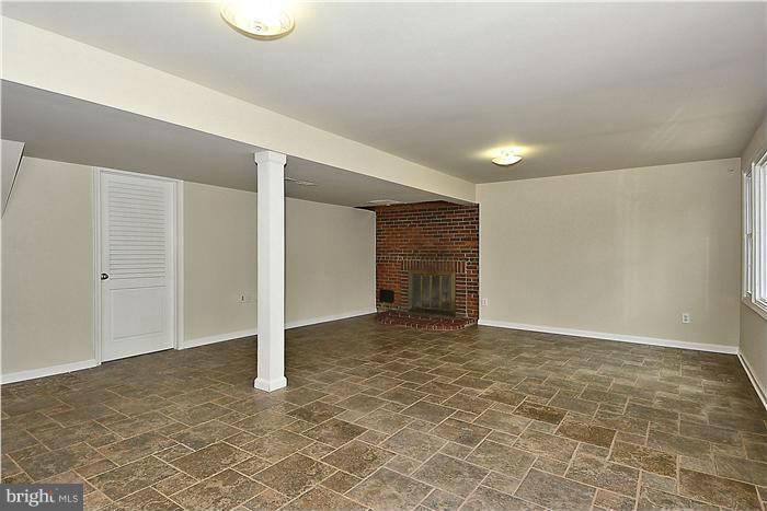 5307 Atlee Place Springfield, VA 22151 - Photo 22 of 30 Family Room