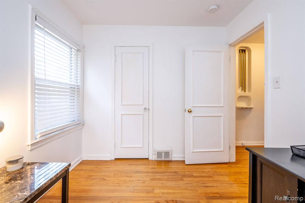 1776 Hampton Road Grosse Pointe Woods, MI 48236 - Photo 20 of 45