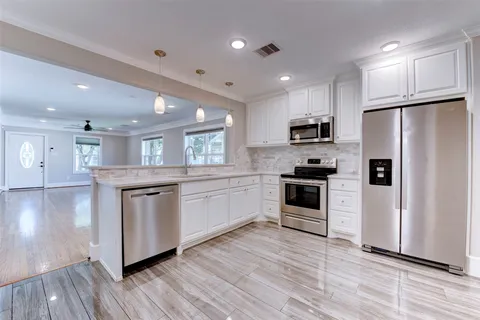 $2,195 | 109 Dresden Street, Houston, TX 77012