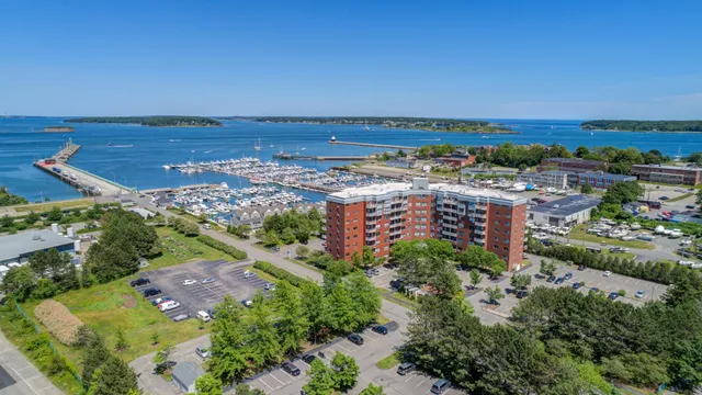 $250,000 | 148 Breakwater Drive, Unit 201, South Portland, ME 04106