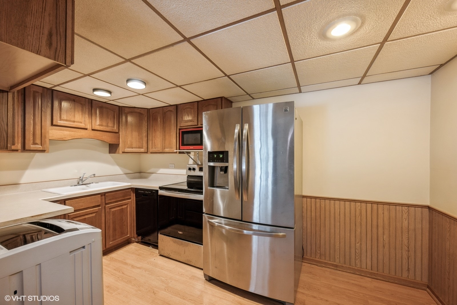 3325 Kirchoff Road, Unit 3E Rolling Meadows, IL 60008 - Photo 4 of 10 a kitchen with stainless steel appliances granite countertop a refrigerator and a sink