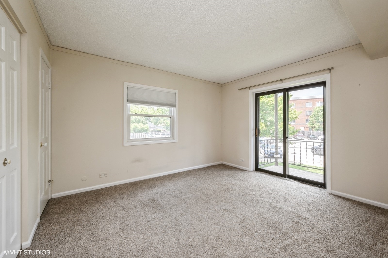 3325 Kirchoff Road, Unit 3E Rolling Meadows, IL 60008 - Photo 6 of 10 an empty room with windows