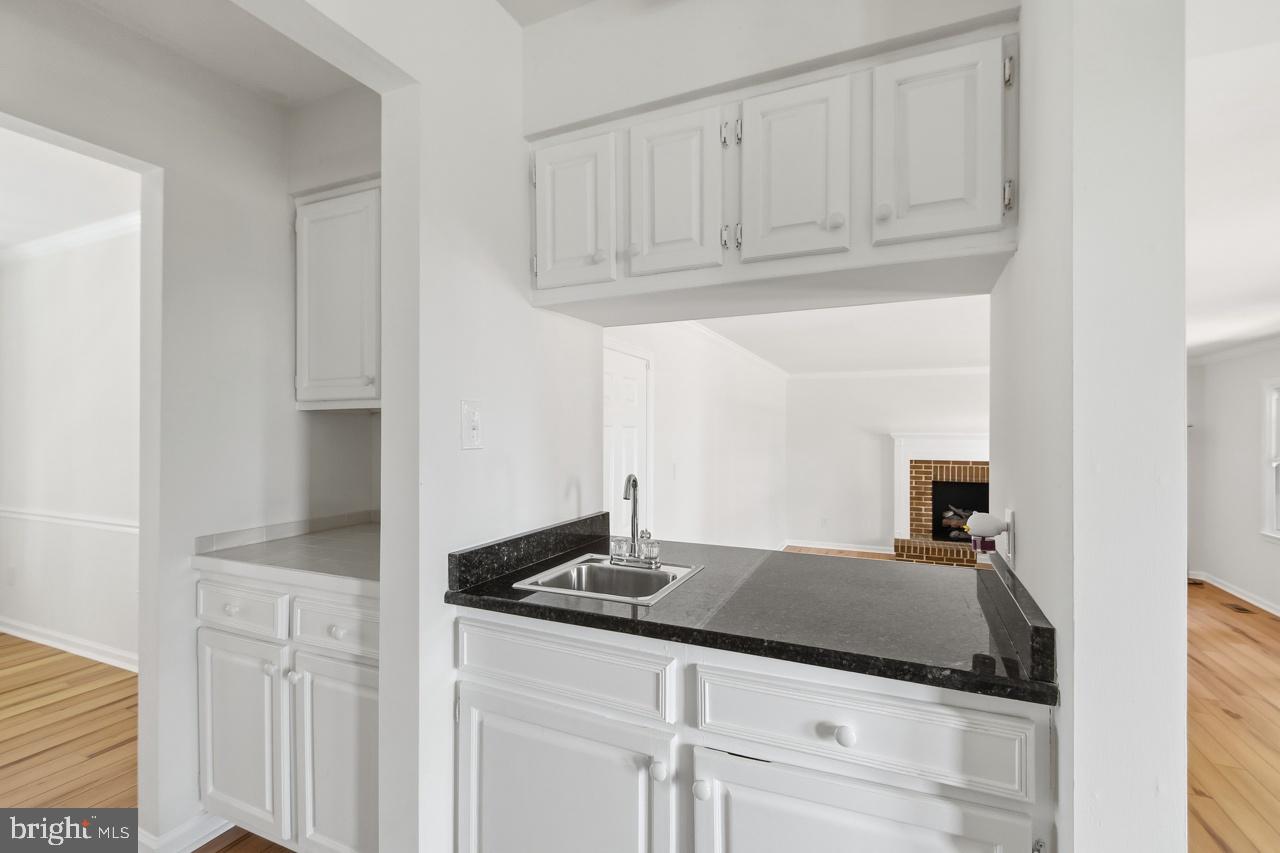 7100 Counter Place Burke, VA 22015 - Photo 11 of 54 Wet bar with pass through kitchen to family room
