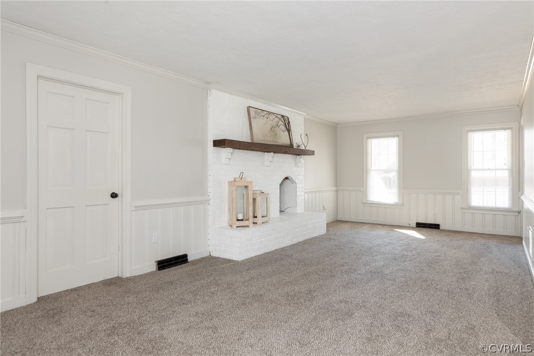 13812 Barnes Spring Road Midlothian, VA 23112 - Photo 4 of 50 an empty room with windows and cabinet