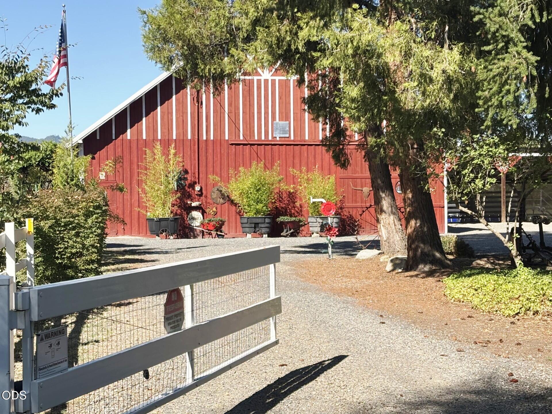 4919 Grant Road Central Point, OR 97502 - Photo 5 of 31 Gallery Image 5