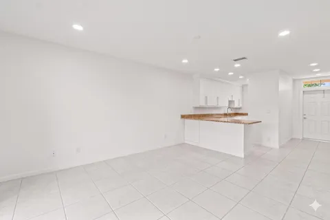 $210,000 | 1118 Lake Terrace, Unit 217H, Boynton Beach, FL 33426