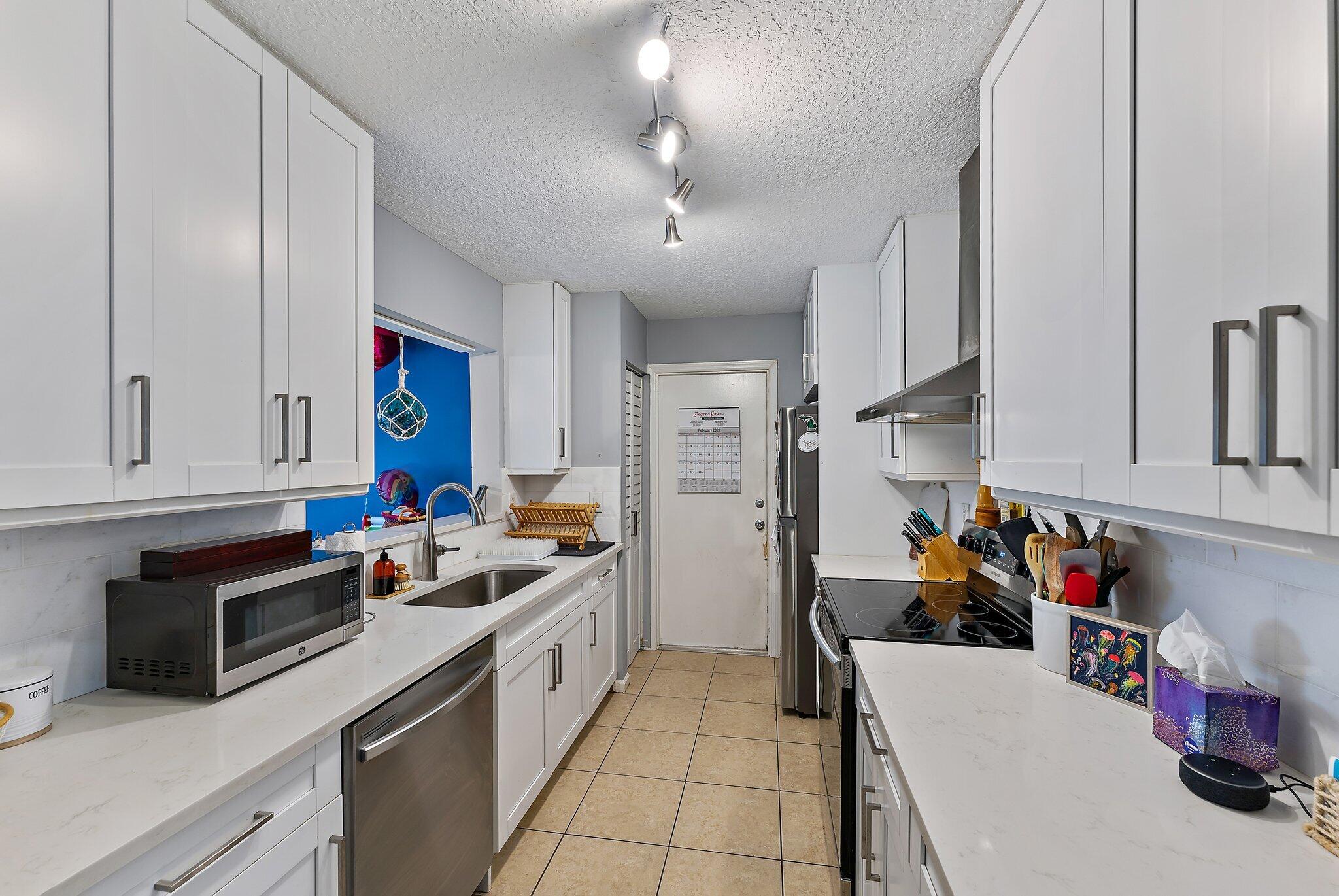 1918 Wheeler Road North Palm Beach, FL 33408 - Photo 17 of 38 016-1918WheelerRd-NorthPalmBeach-FL-3340