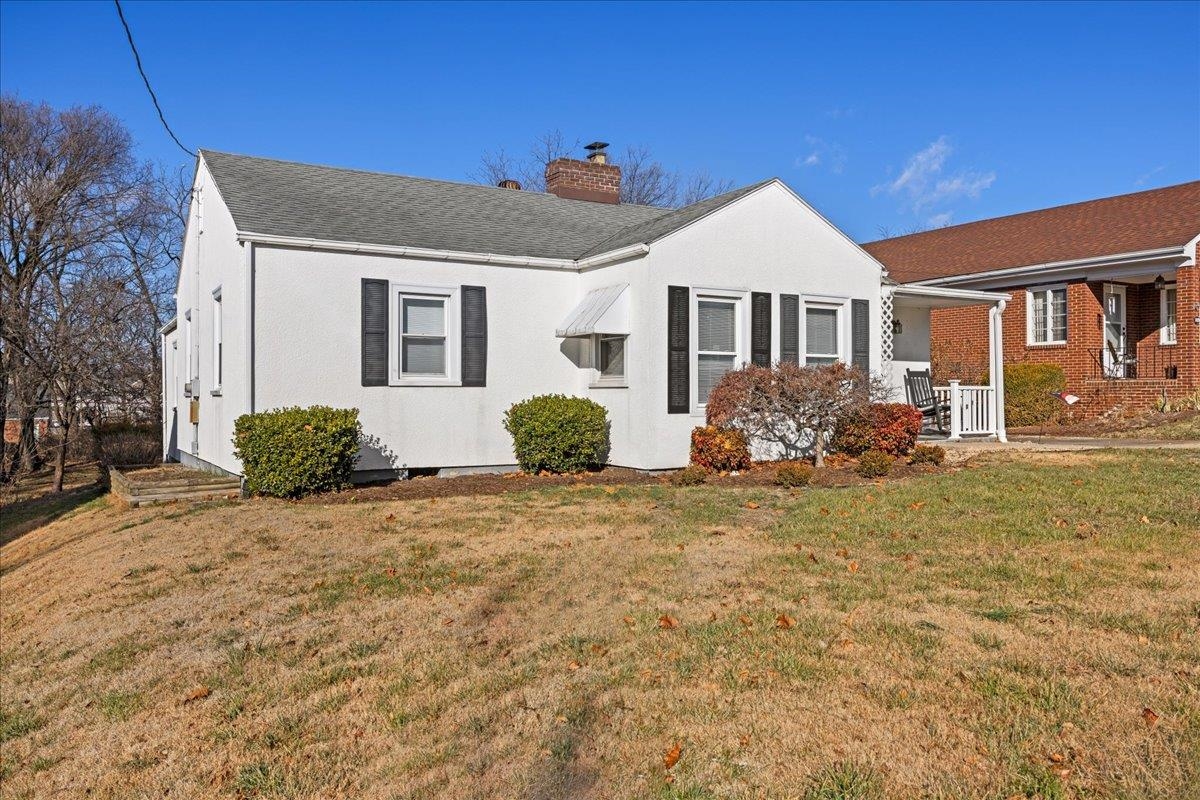 1439 Bluestone Street Harrisonburg, VA 22801 - Photo 4 of 34 a front view of a house with garden
