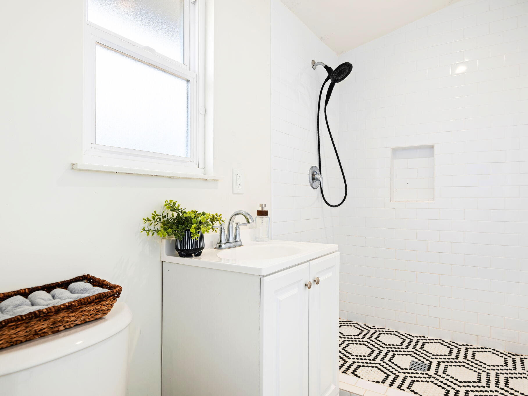 3660 Rucker Road Lompoc, CA 93436 - Photo 11 of 21 Primary Bath