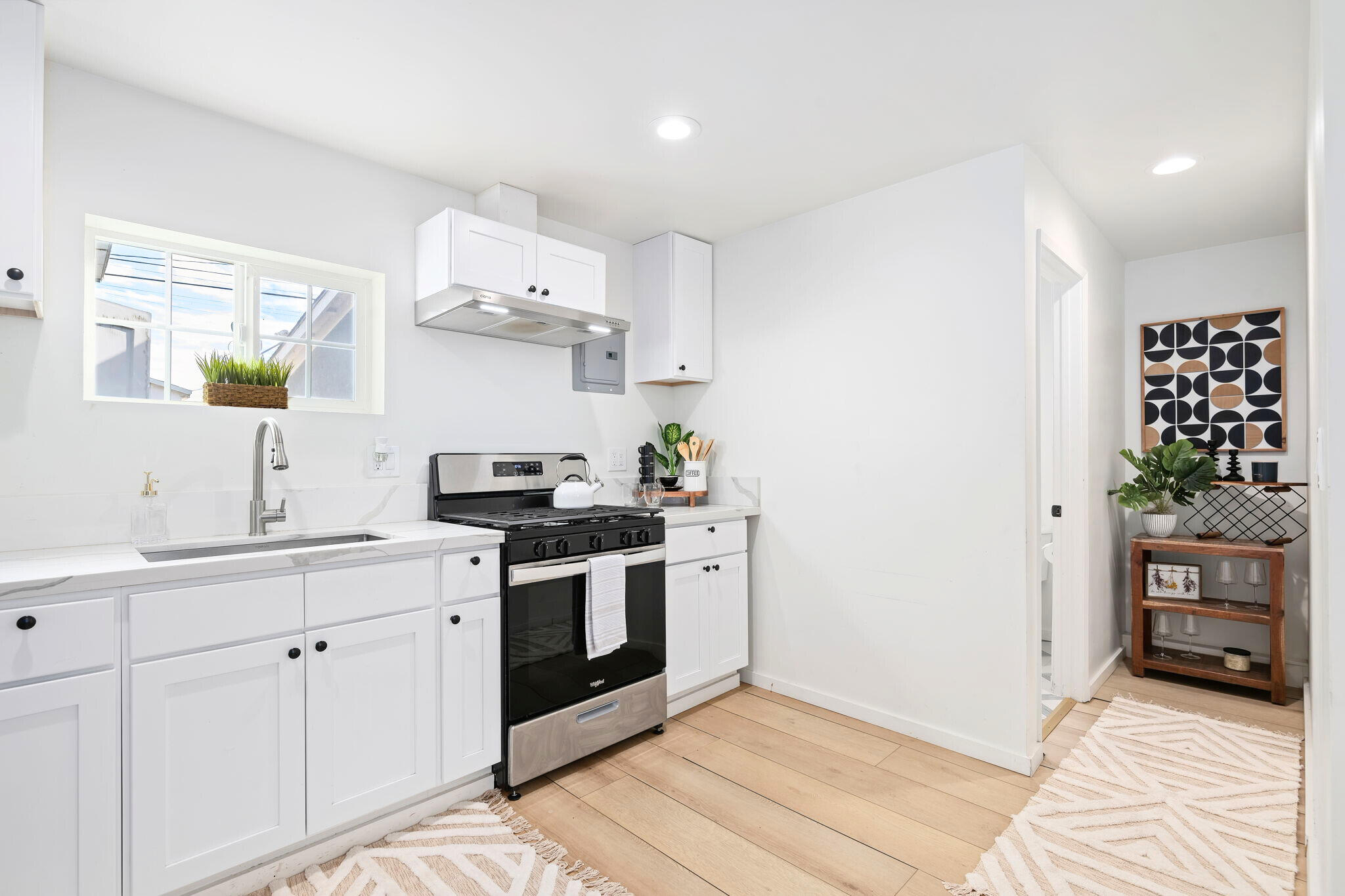 3660 Rucker Road Lompoc, CA 93436 - Photo 19 of 21 Wetbar, Hall View