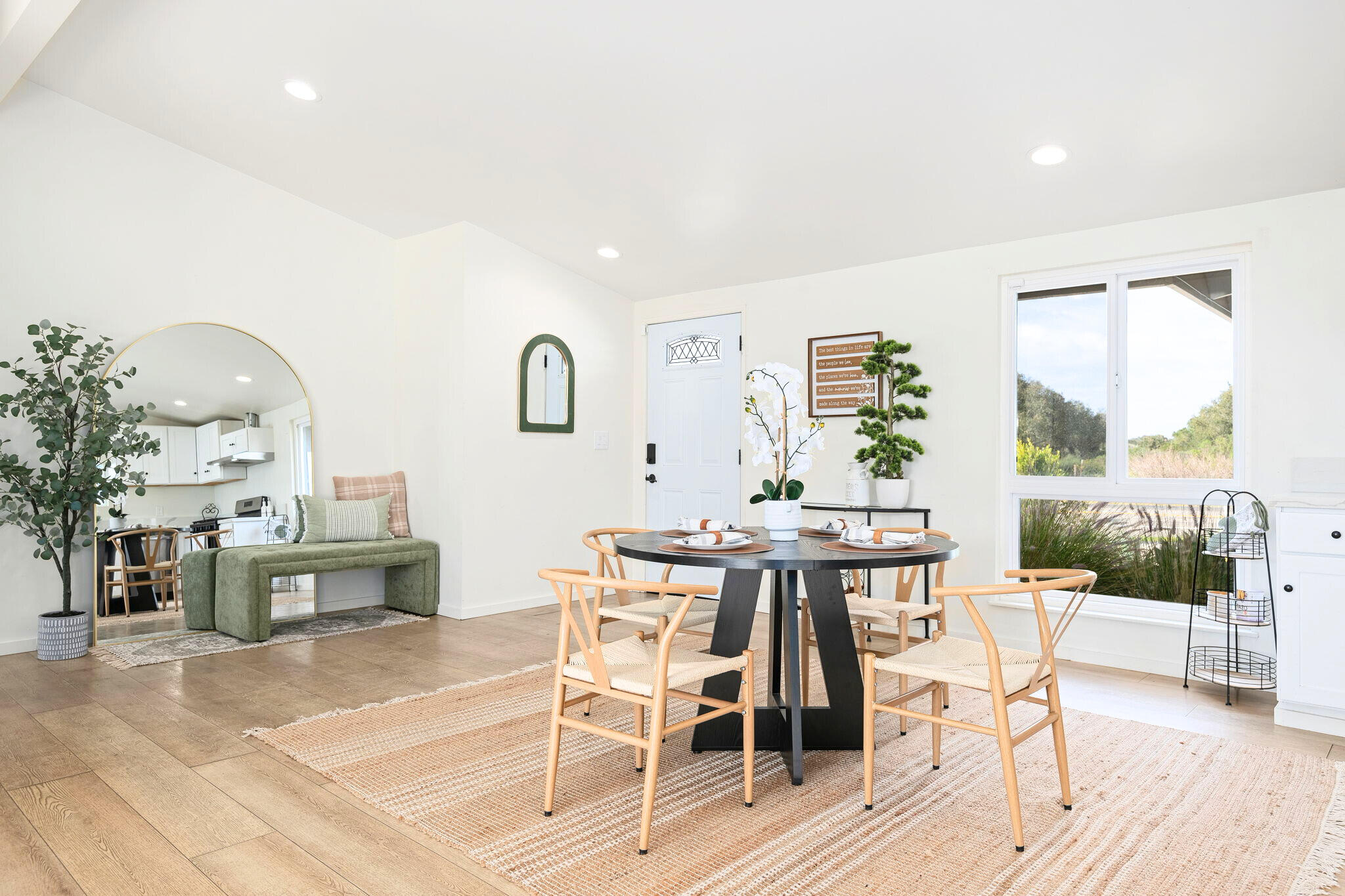 3660 Rucker Road Lompoc, CA 93436 - Photo 4 of 21 Entrance : Dining Area